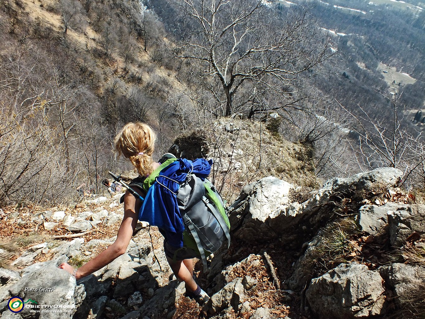 85 cautela sul sentiero con roccette....JPG